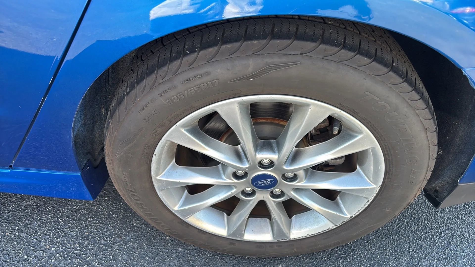 Used 2017 Ford Fusion SE w/ Fusion SE Technology Package image 28