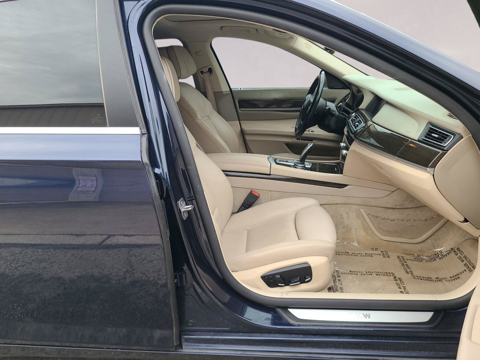 Used 2015 BMW 750i RWD image 24
