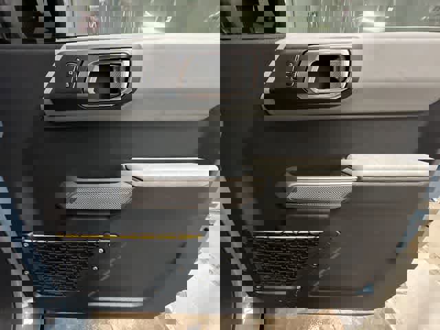 Used 2023 Ford Bronco Badlands image 23