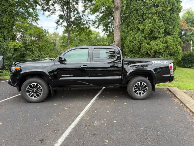 Used 2022 Toyota Tacoma TRD Sport w/ Technology Package AWD/4WD image 9
