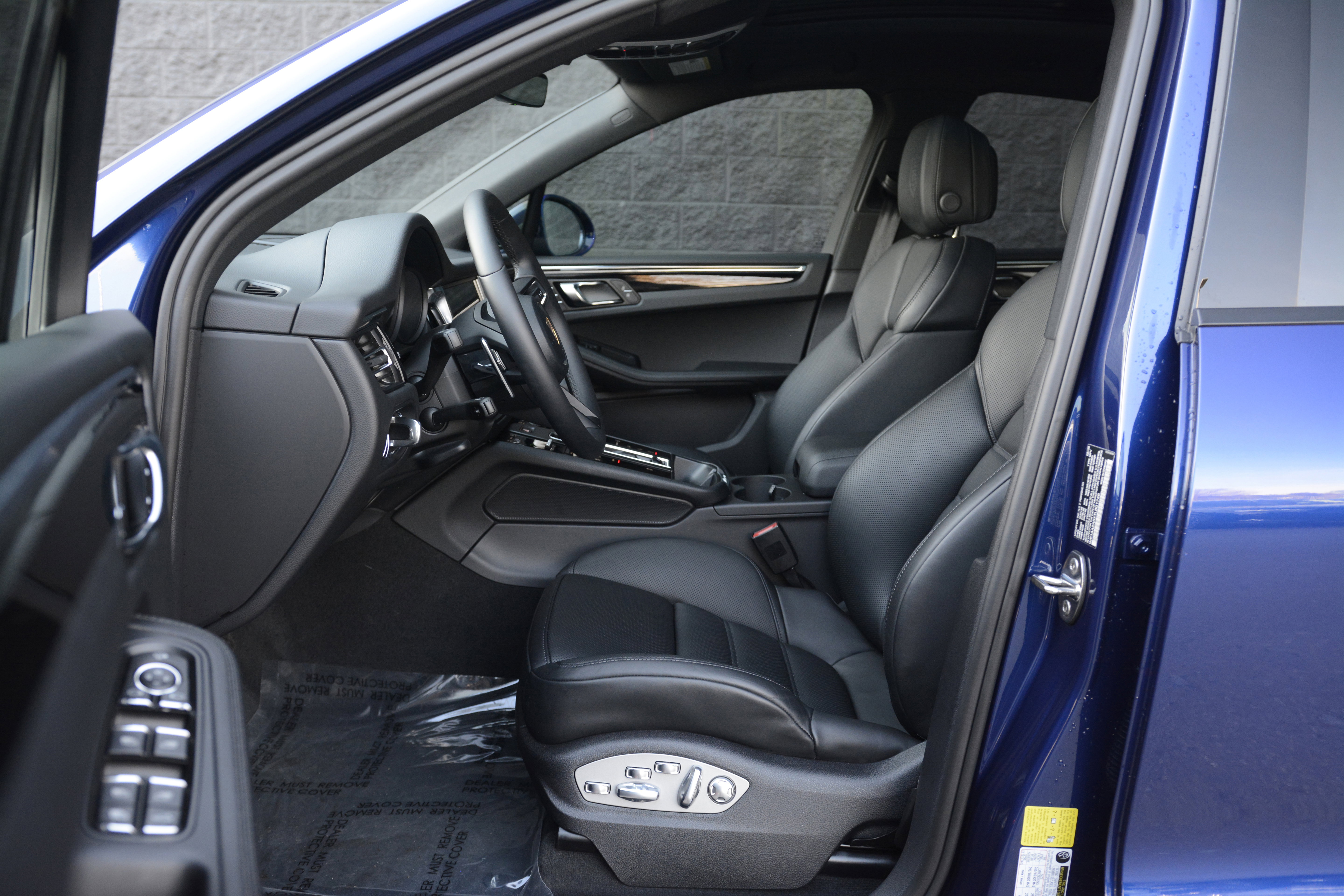 Certified 2026 Porsche Macan AWD/4WD image 16