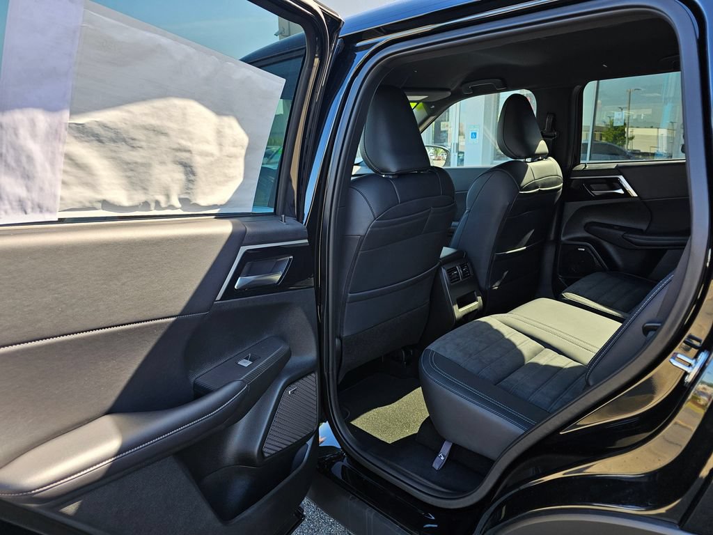 New 2026 Mitsubishi Outlander LE AWD/4WD image 12