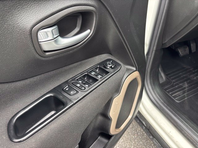 Used 2017 Jeep Renegade Sport w/ Power & Air Group FWD image 13