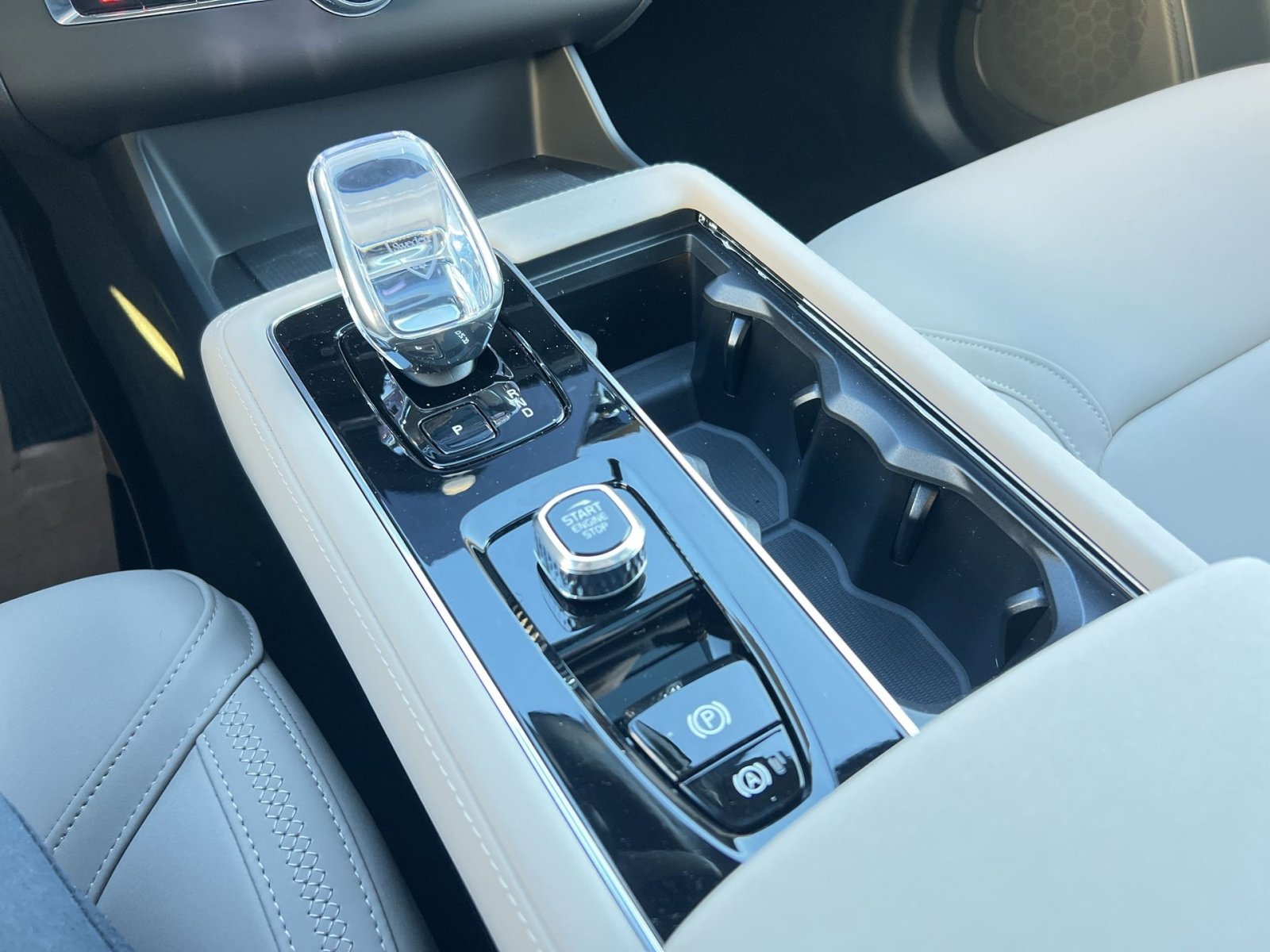 New 2026 Volvo XC90 B6 Plus w/ Protection Package Premier image 22