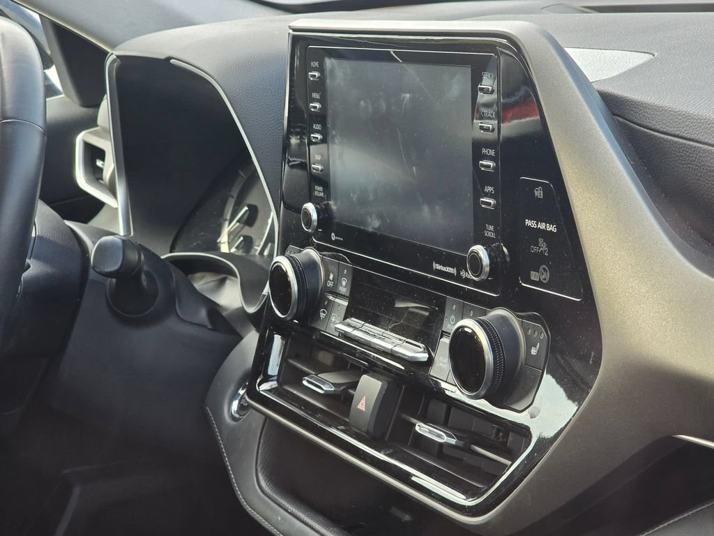 Used 2022 Toyota Highlander XLE AWD/4WD image 20