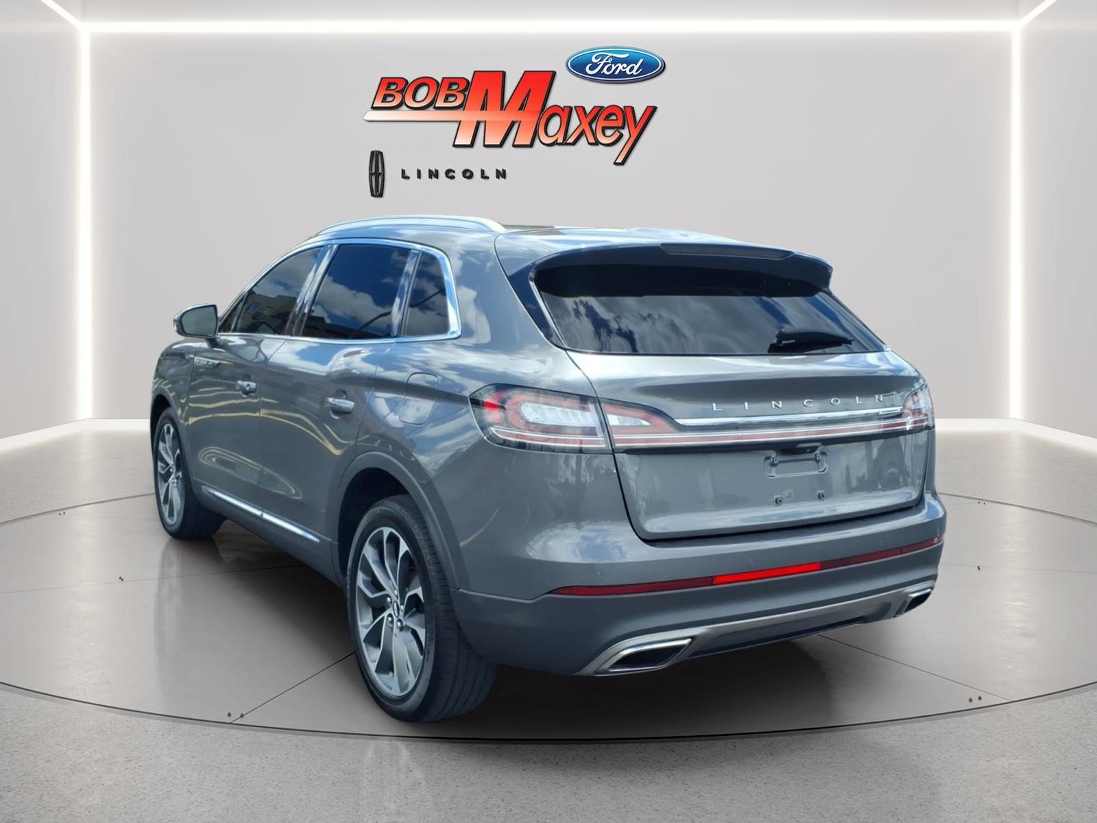 Used 2023 Lincoln Nautilus Reserve w/ Cargo Utility Package AWD/4WD image 6