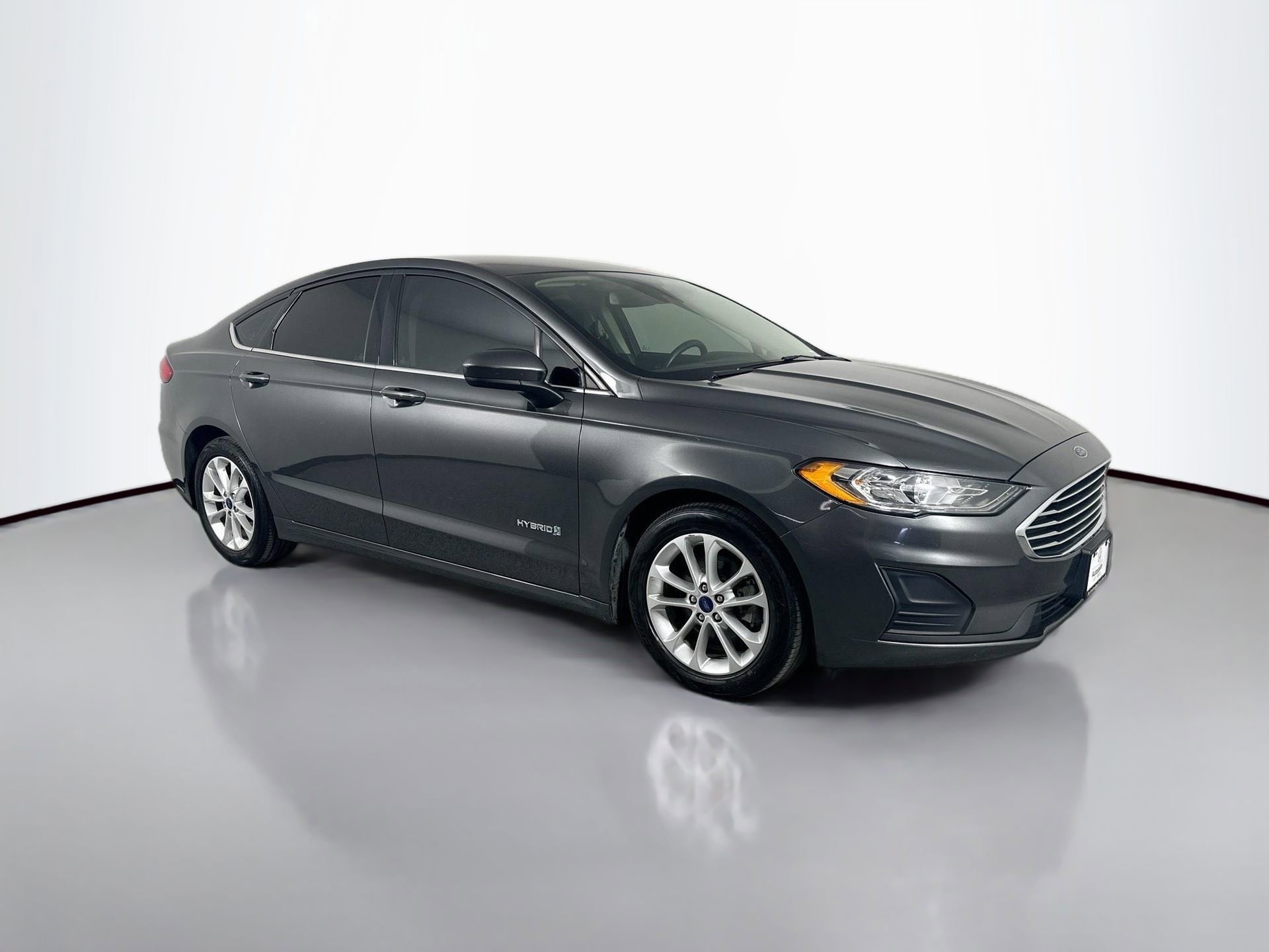 Used 2019 Ford Fusion SE image 3