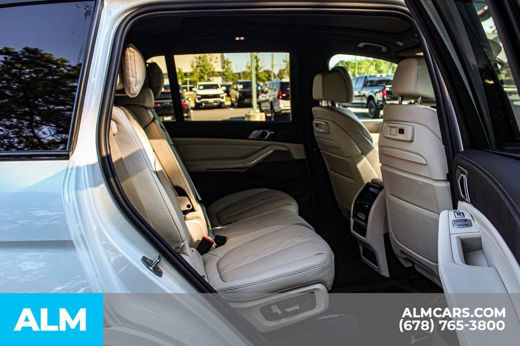 Used 2022 BMW X7 M50i w/ Dynamic Handling Package AWD/4WD image 22