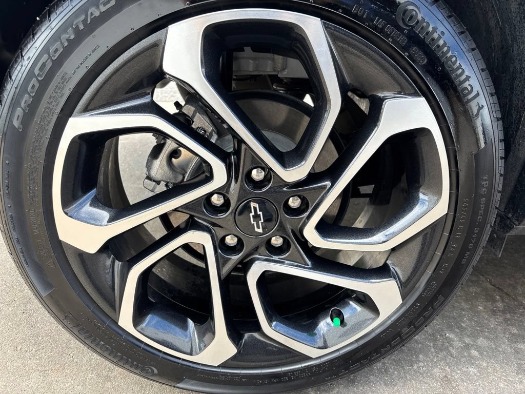 Used 2025 Chevrolet Trax RS FWD image 24