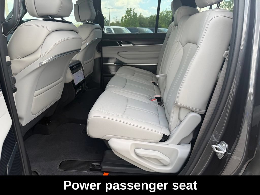 New 2026 Jeep Grand Wagoneer Summit w/ 8-Passenger Seating Package AWD/4WD image 33