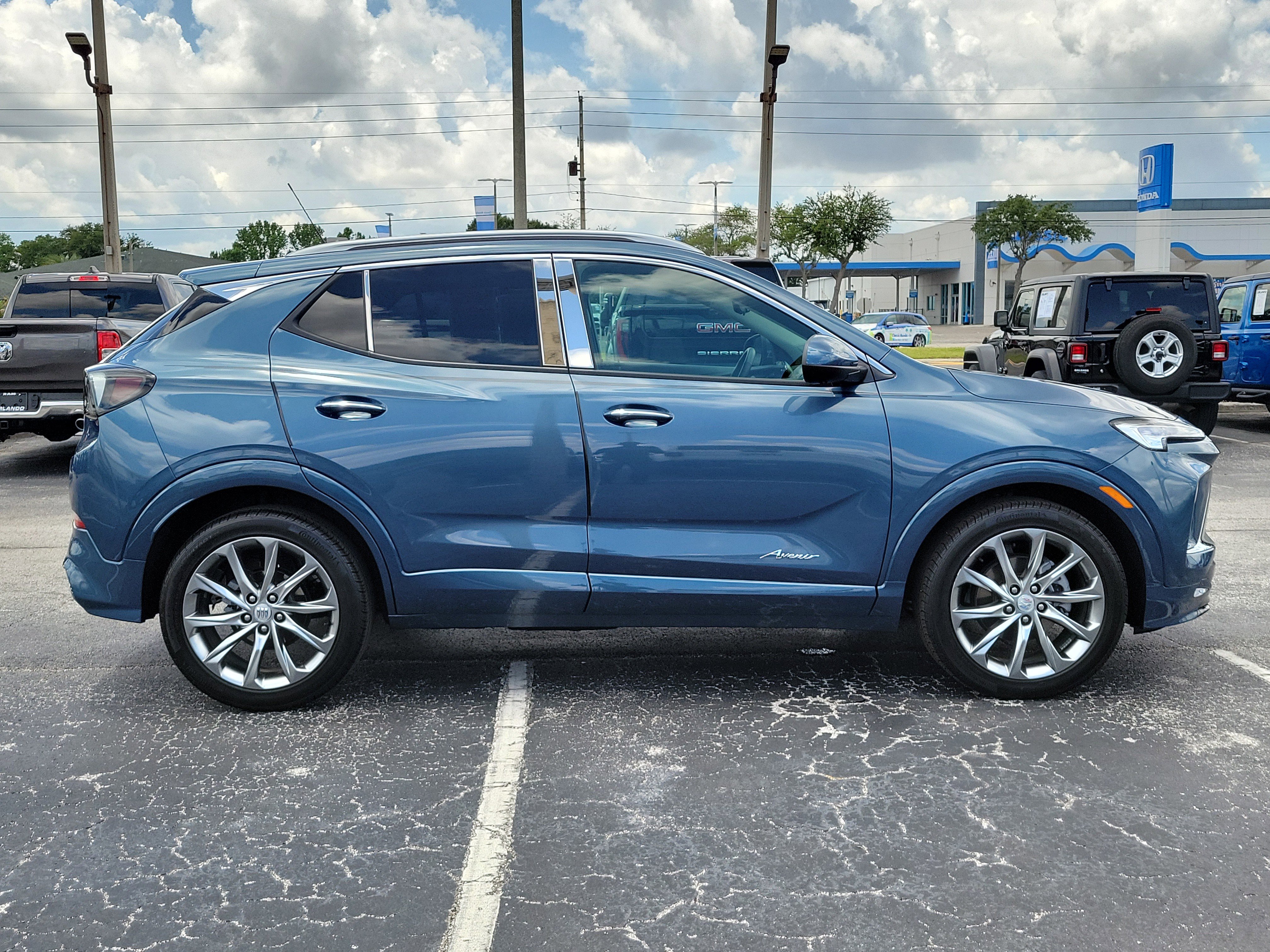 Used 2026 Buick Encore GX Avenir w/ Avenir Technology Package FWD image 8
