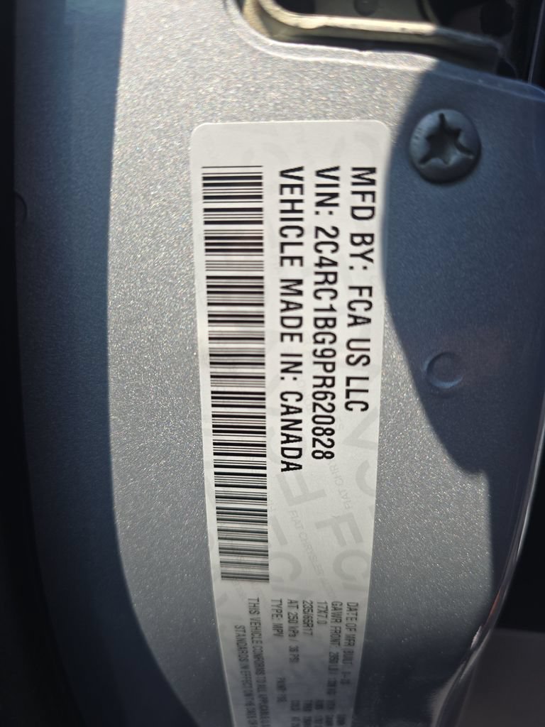 Used 2023 Chrysler Pacifica Touring-L FWD image 24