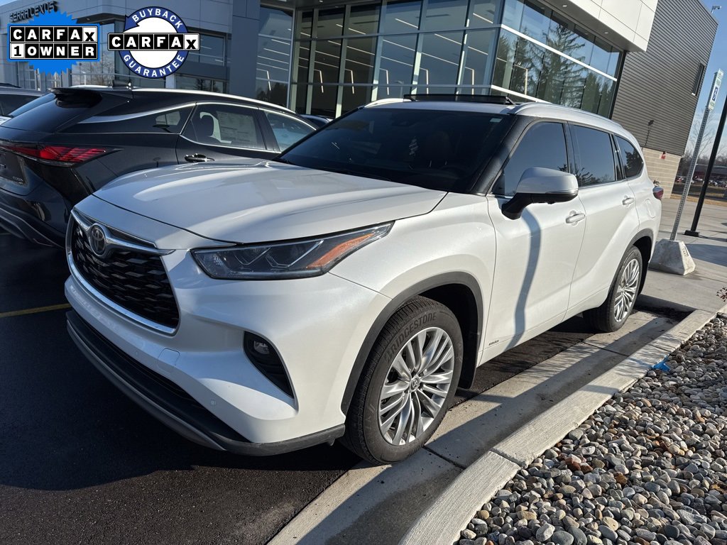 Used 2025 Toyota Highlander Platinum image 1