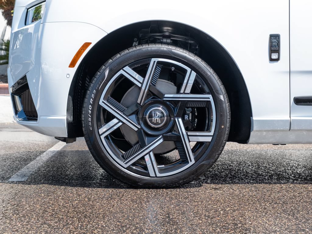 New 2027 Rolls-Royce Cullinan Black Badge AWD/4WD image 11
