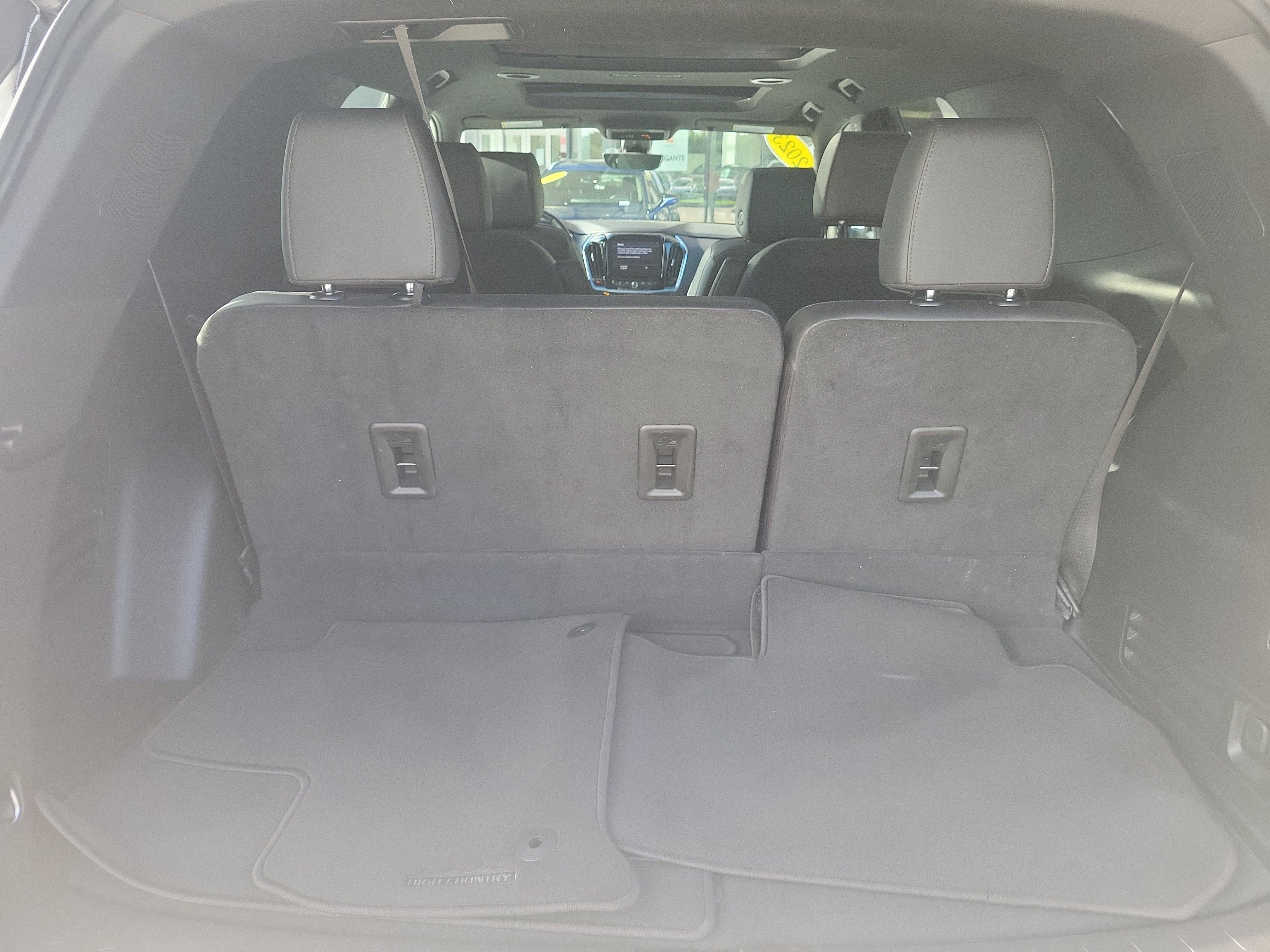 Used 2023 Chevrolet Traverse High Country FWD image 11