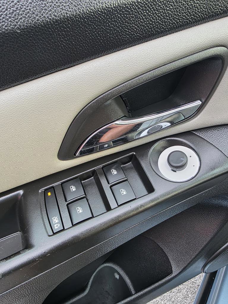 Used 2012 Chevrolet Cruze LS FWD image 36