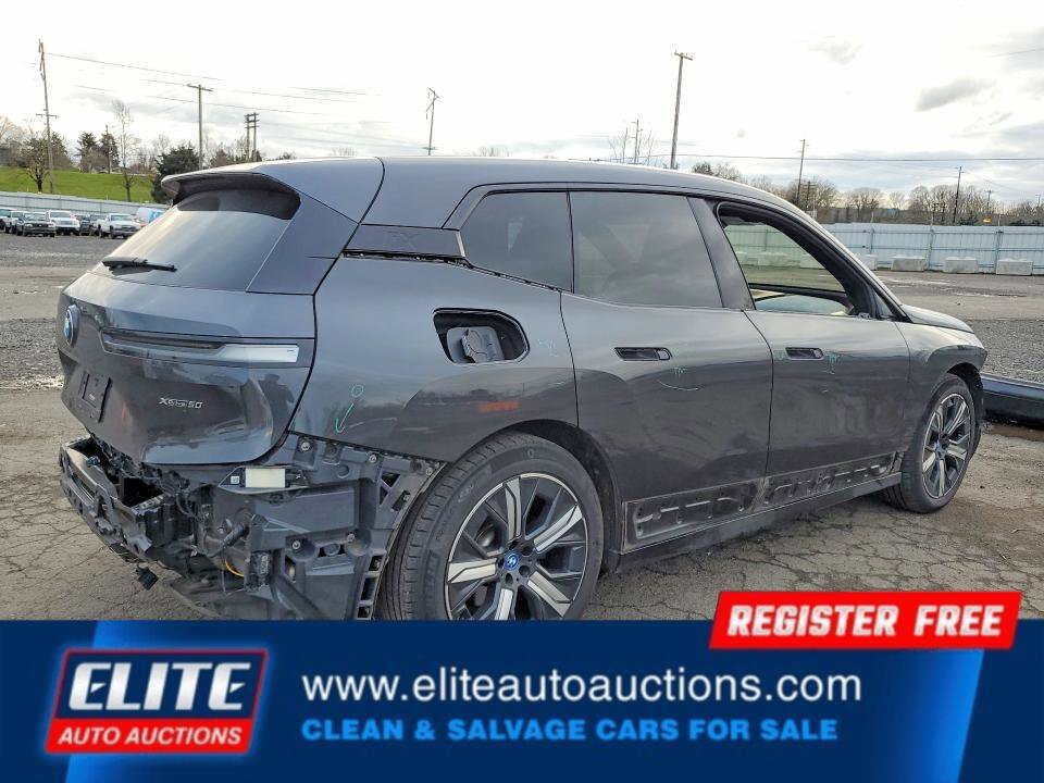 Used 2022 BMW iX xDrive50 w/ Premium Package image 5