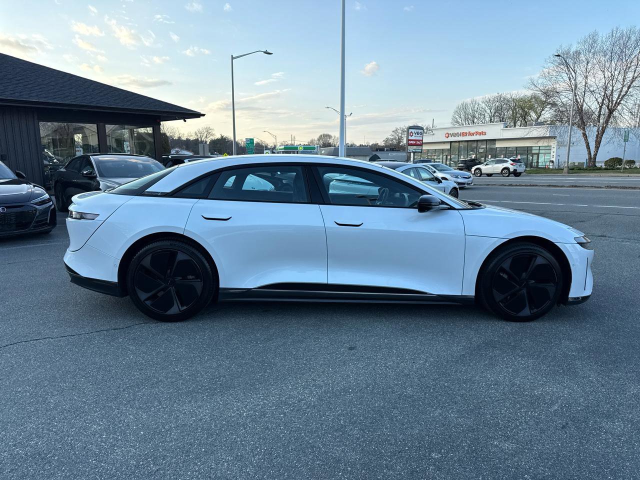 Used 2024 Lucid Air Touring image 17