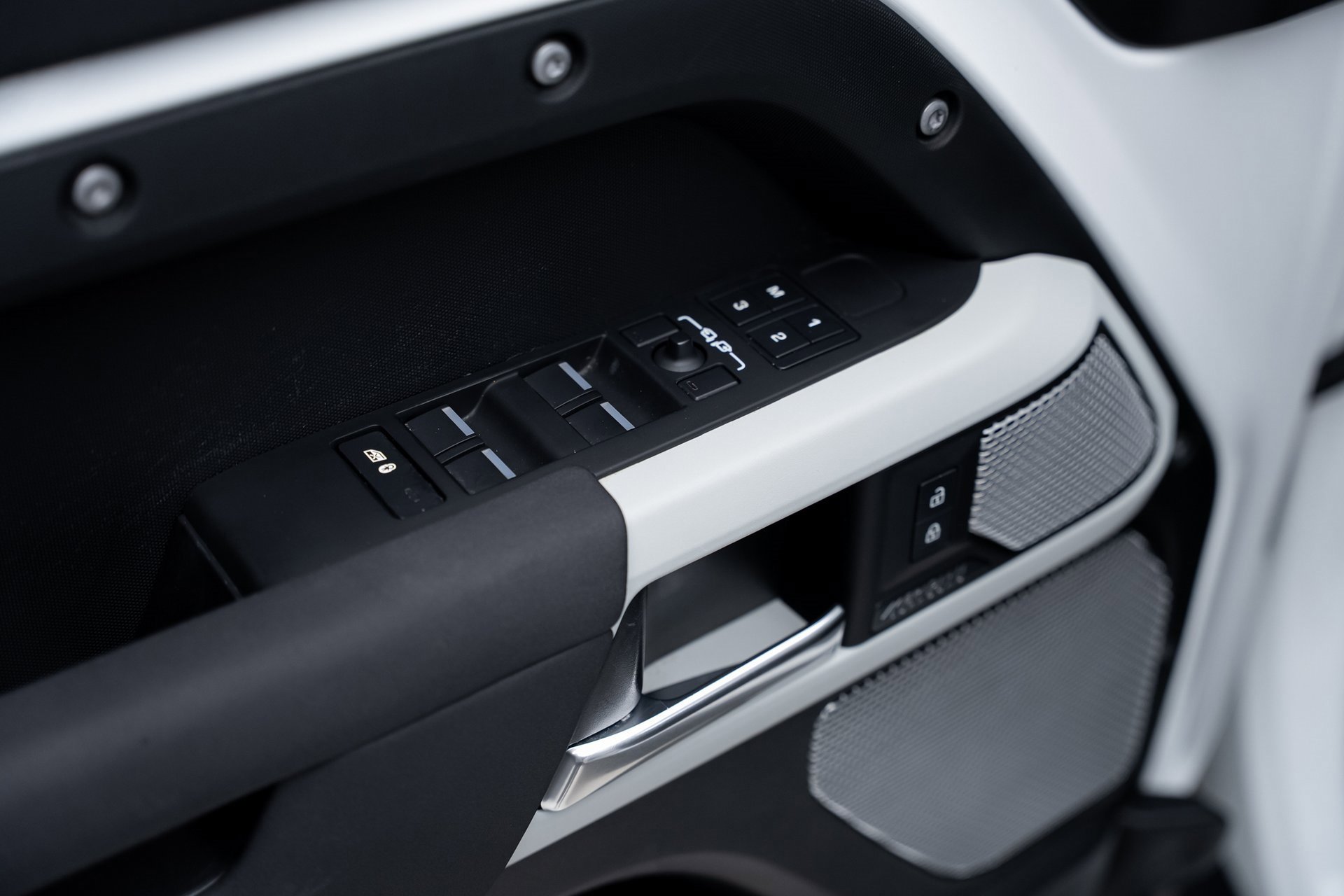 Used 2023 Land Rover Defender 130 SE image 56