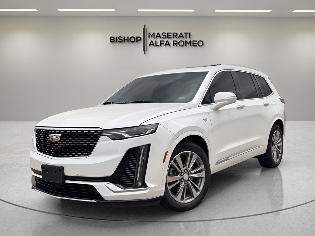Used 2022 Cadillac XT6 Premium Luxury w/ Technology Package FWD image 2
