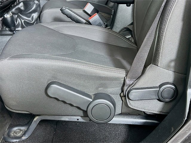 Used 2017 Jeep Wrangler Unlimited Sahara w/ Connectivity Group image 11