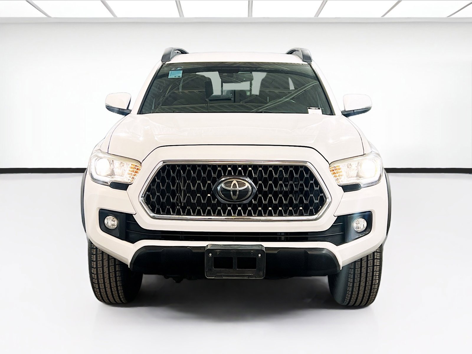 Used 2018 Toyota Tacoma TRD Off-Road w/ Technology Package AWD/4WD image 2
