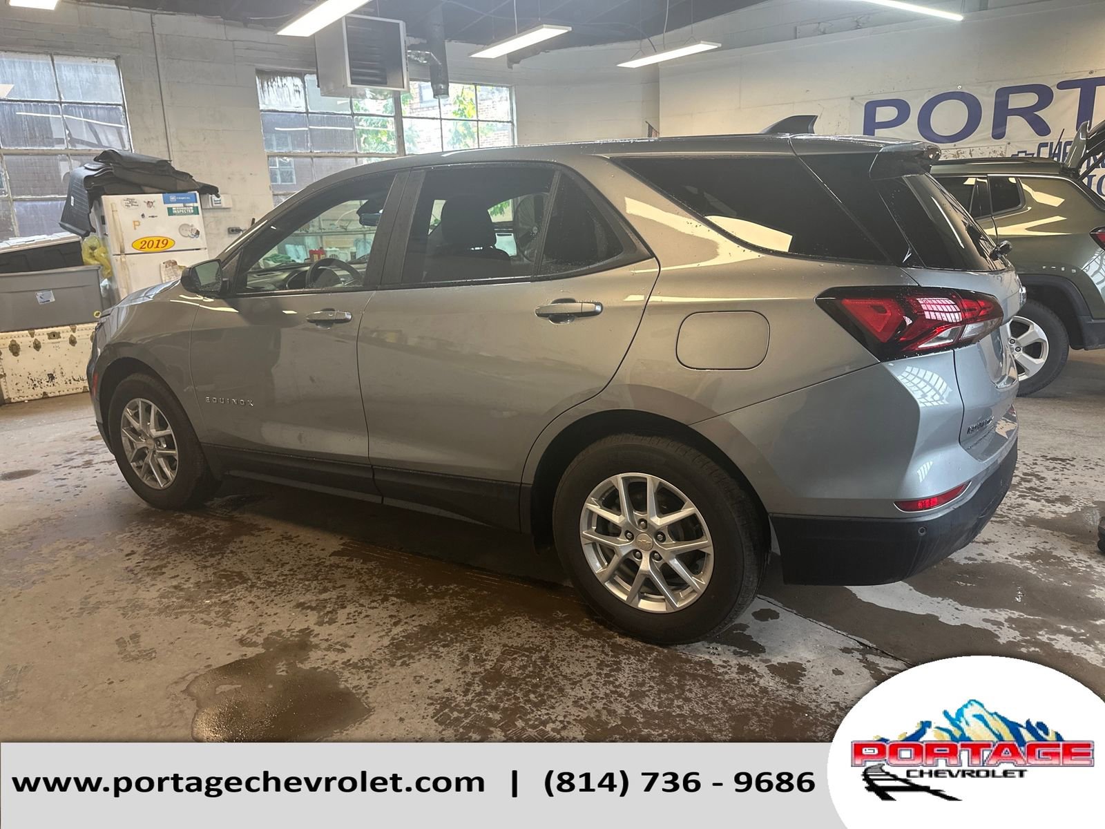 Used 2024 Chevrolet Equinox LS w/ LS Convenience Package FWD image 2