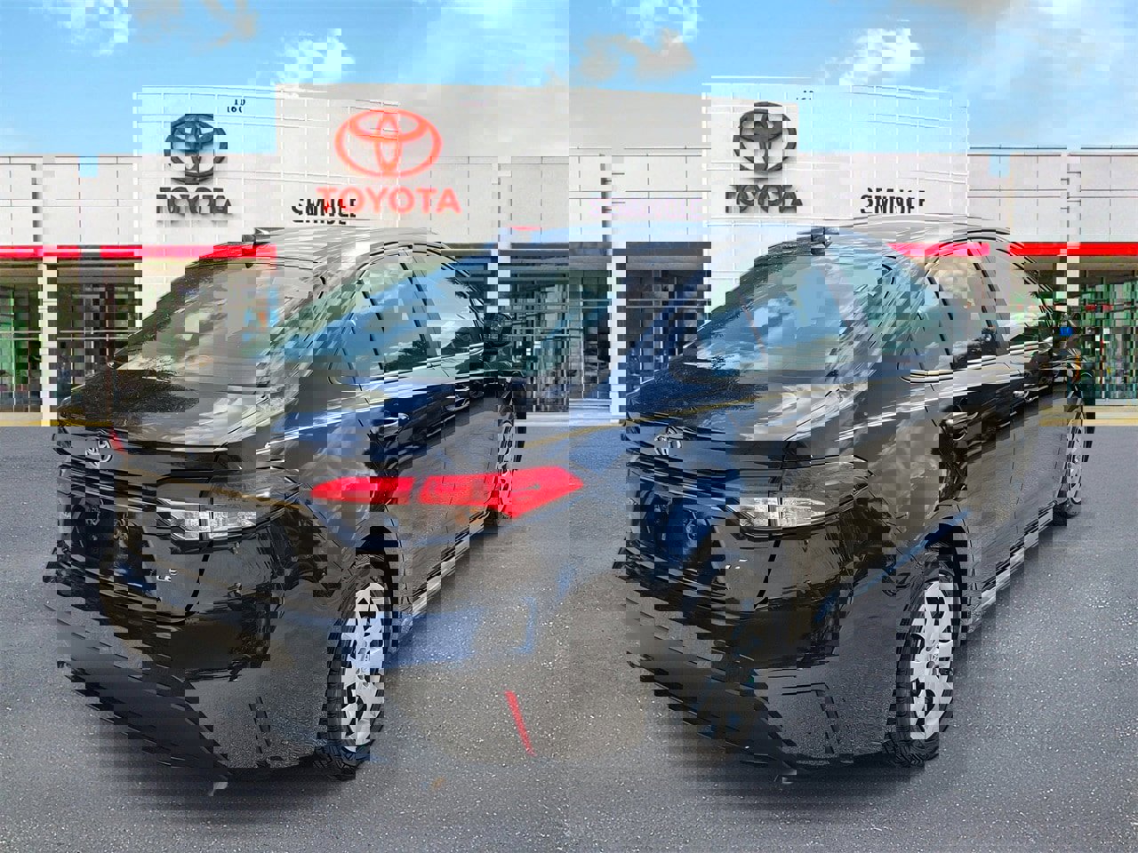 Used 2022 Toyota Corolla LE image 3