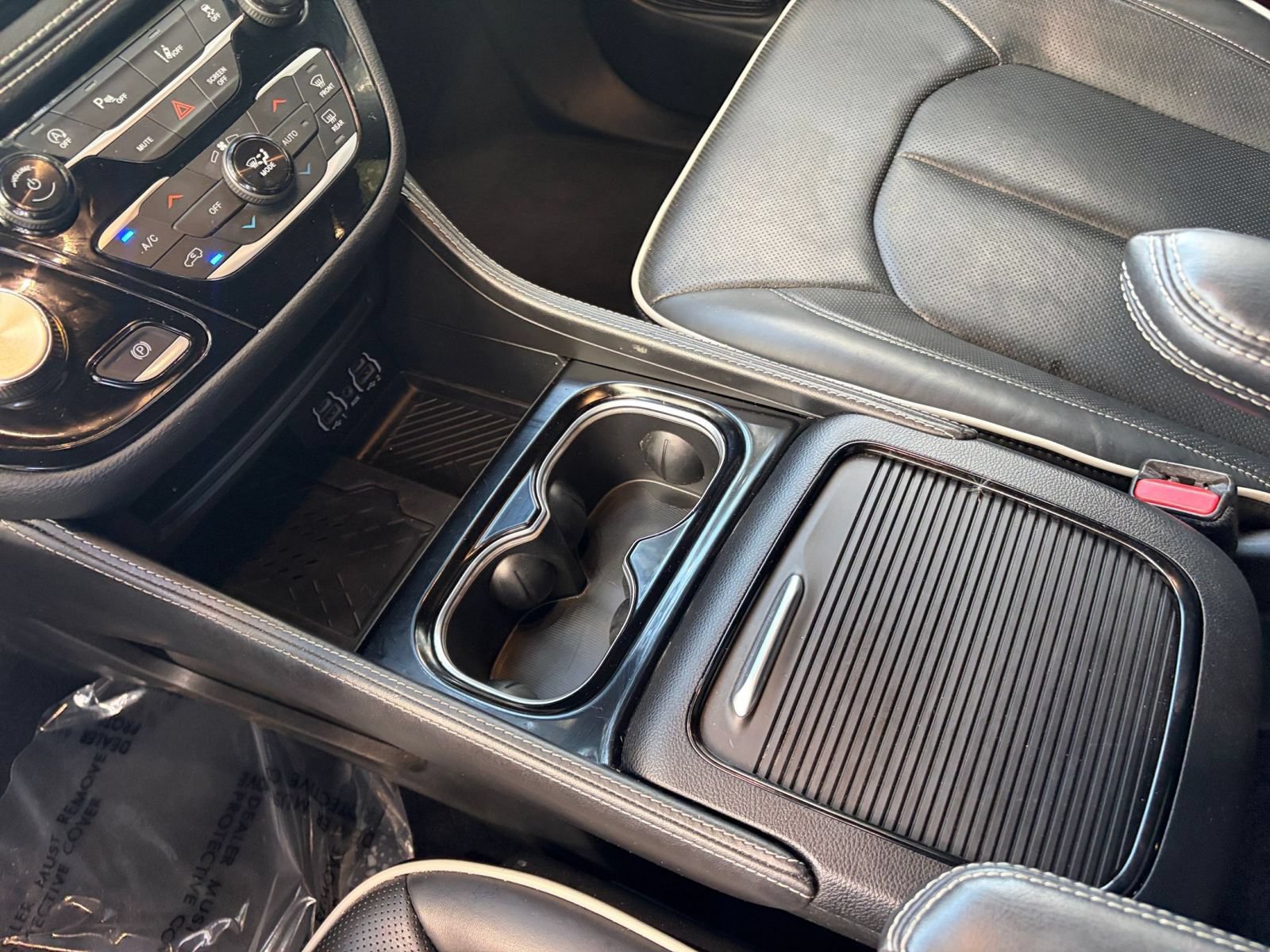 Used 2025 Chrysler Pacifica Limited FWD image 42