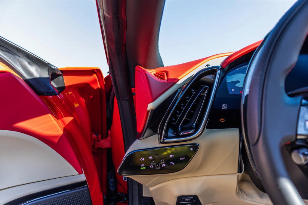 Certified 2025 Ferrari Roma Spider RWD image 38