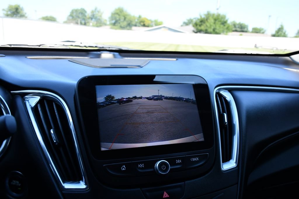 Used 2018 Chevrolet Malibu Hybrid w/ Leather Package FWD image 16