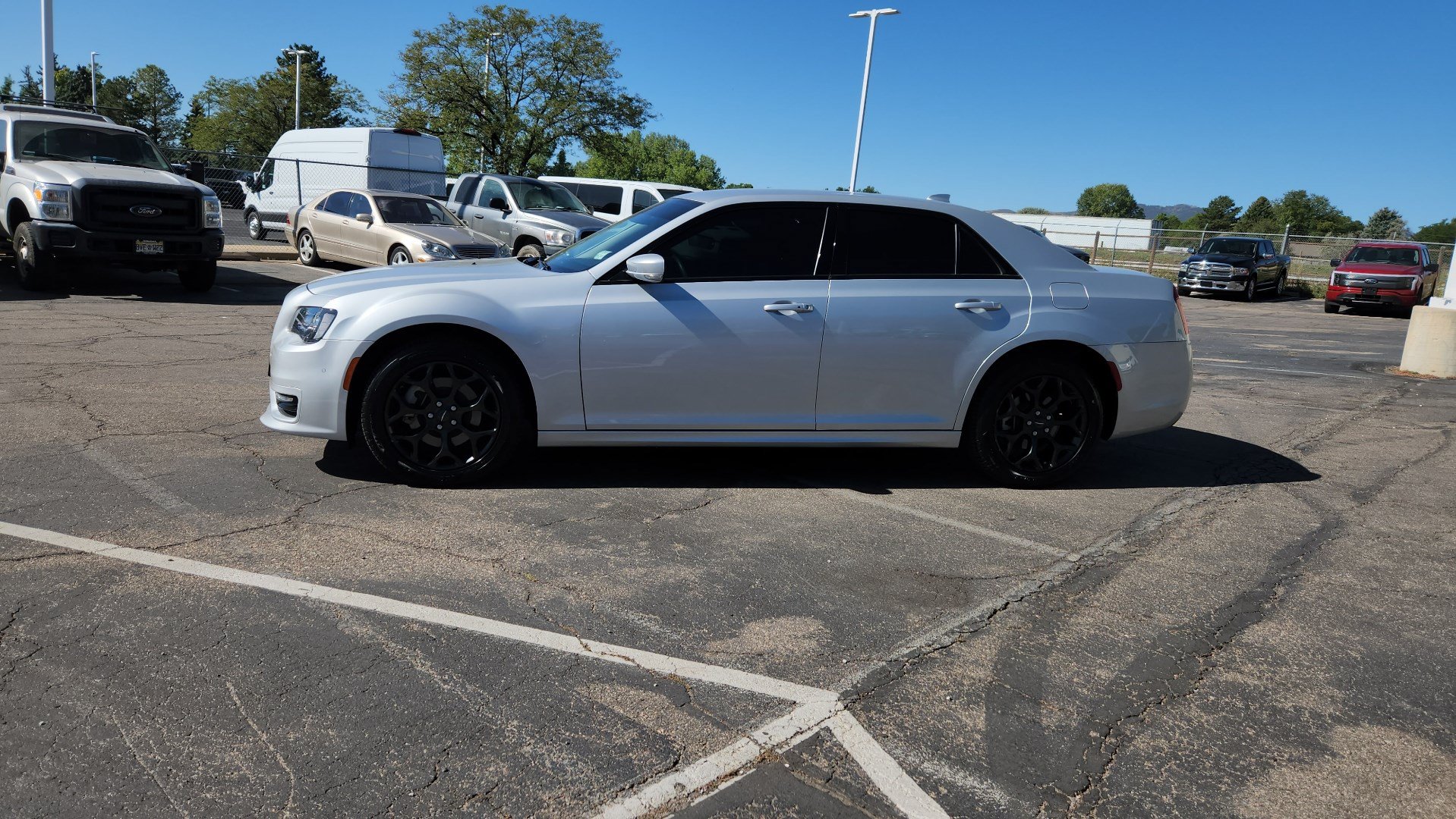 Used 2023 Chrysler 300 Touring L AWD/4WD image 4