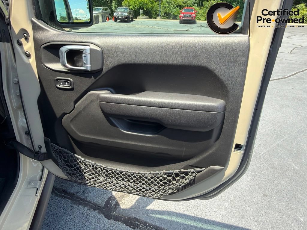 Certified 2022 Jeep Wrangler Unlimited Rubicon w/ Dual Top Group AWD/4WD image 30