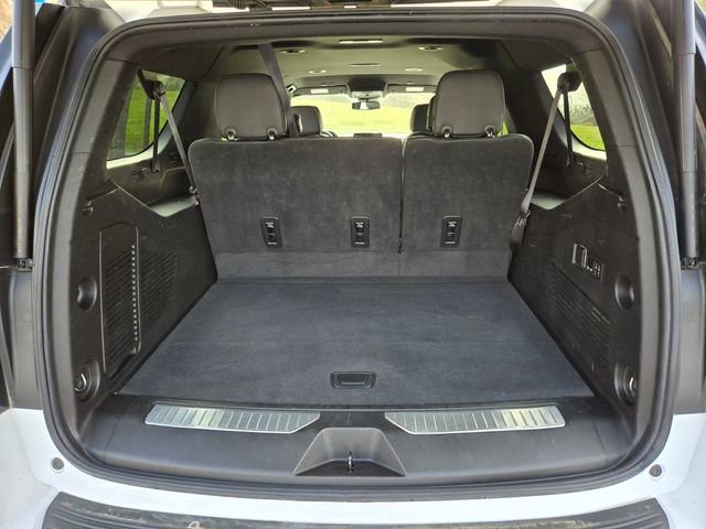 Used 2023 Chevrolet Suburban Premier image 14