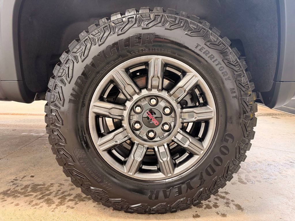 Used 2025 GMC Sierra 1500 AT4X image 12
