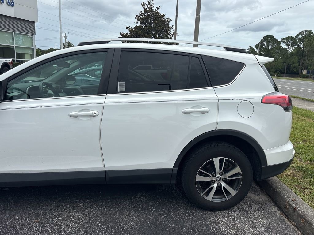 Used 2017 Toyota RAV4 XLE FWD image 5