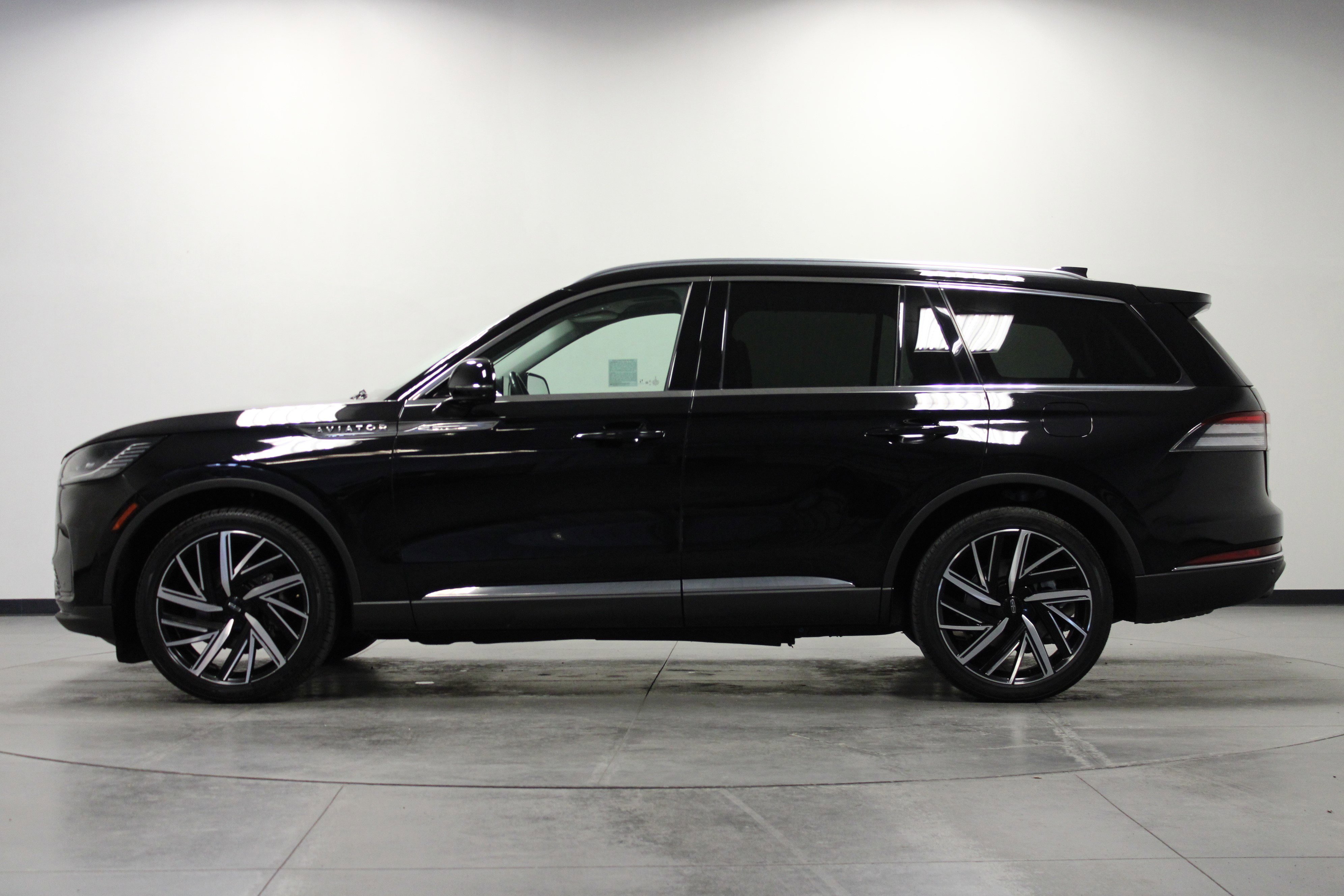 Used 2025 Lincoln Aviator Reserve w/ Equipment Group 201A AWD/4WD image 7
