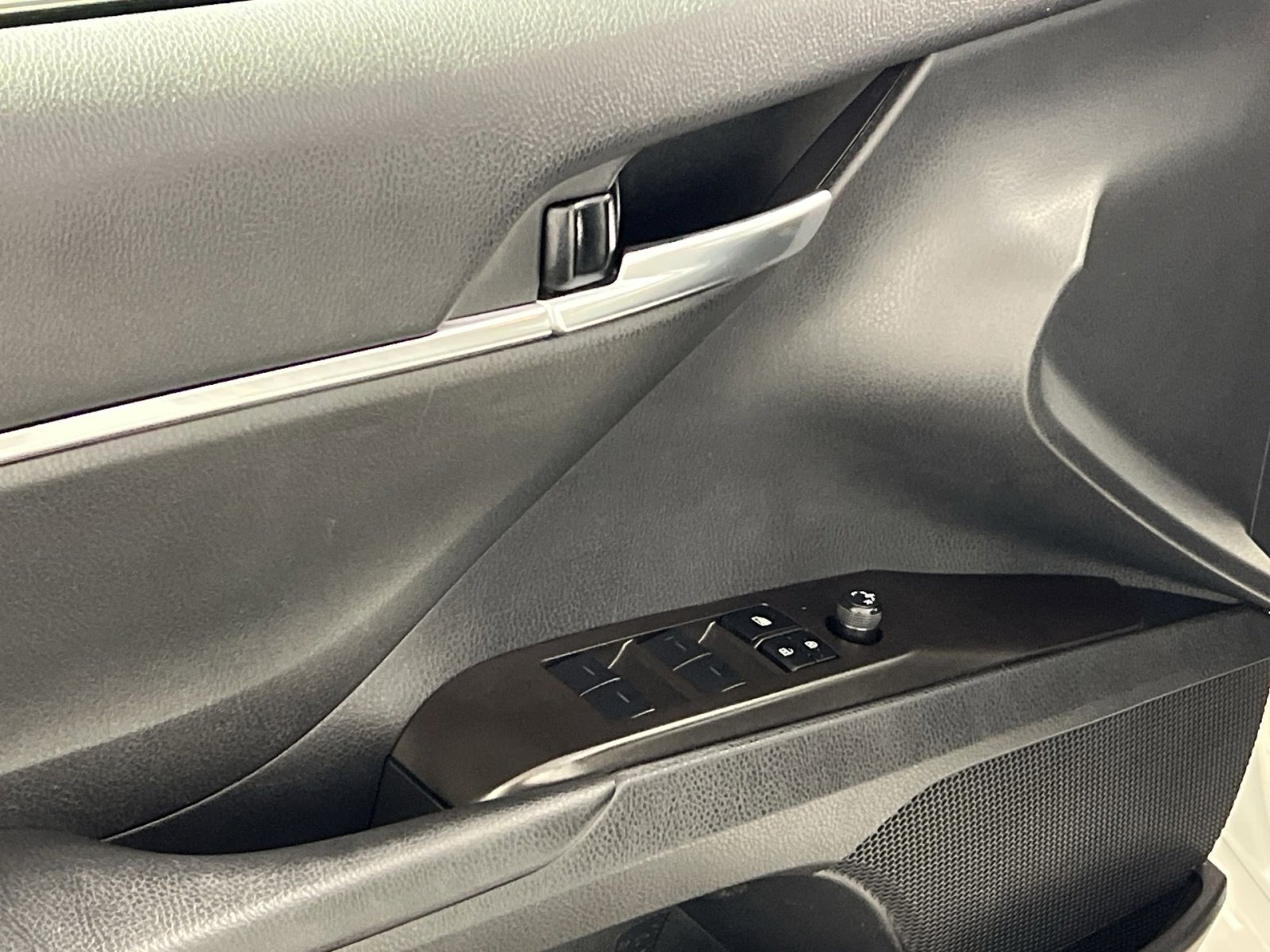 Used 2024 Toyota Camry SE image 15