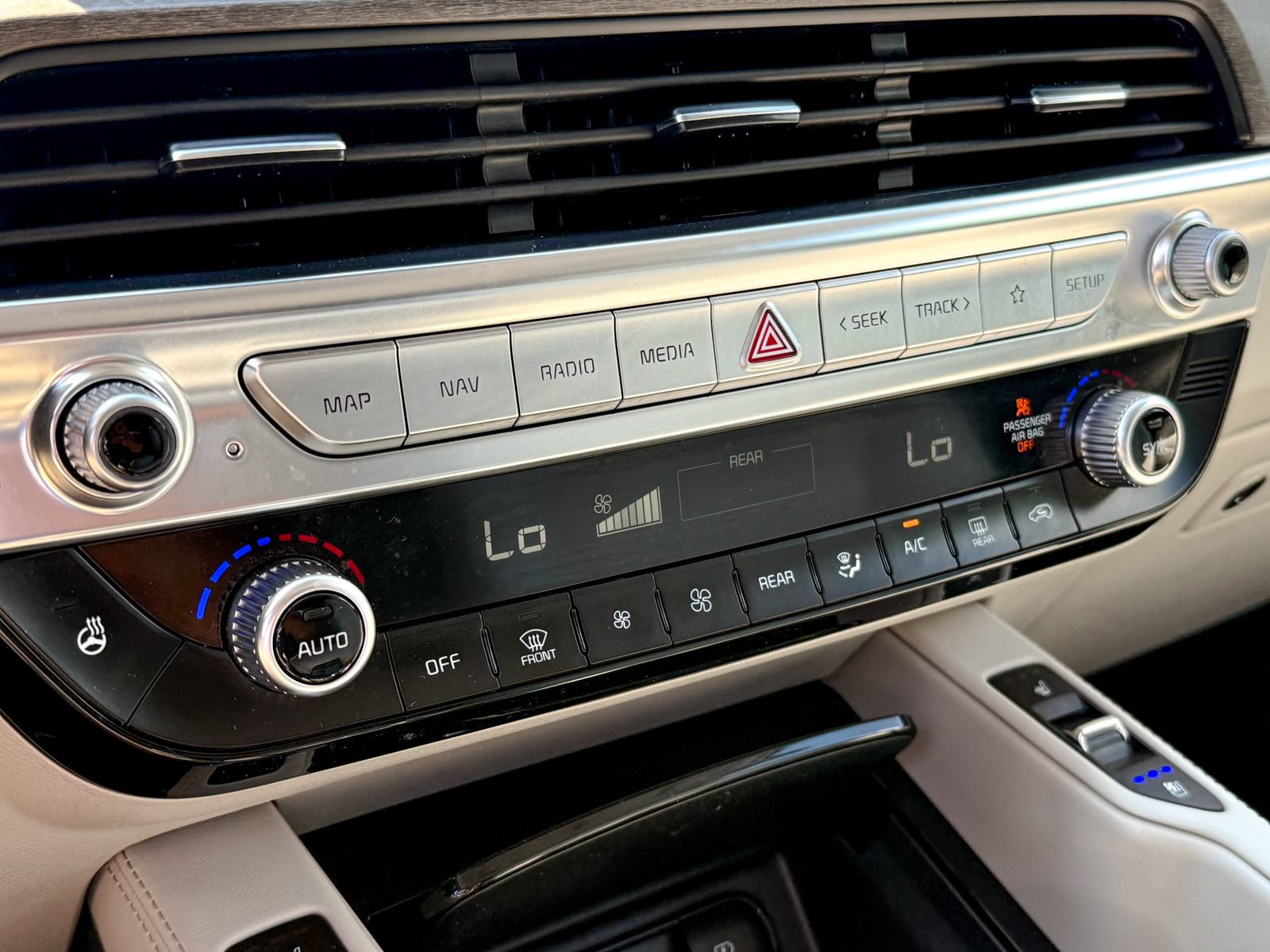 Certified 2022 Kia Telluride EX w/ EX Premium Package AWD/4WD image 22