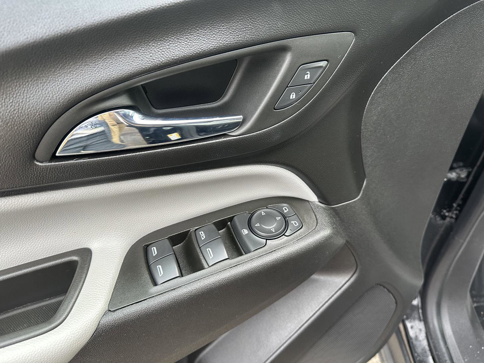 Used 2024 Chevrolet Equinox LS w/ LS Convenience Package image 21