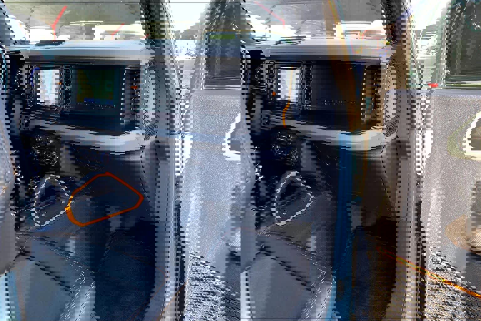 Used 2023 Ford Bronco Badlands image 19