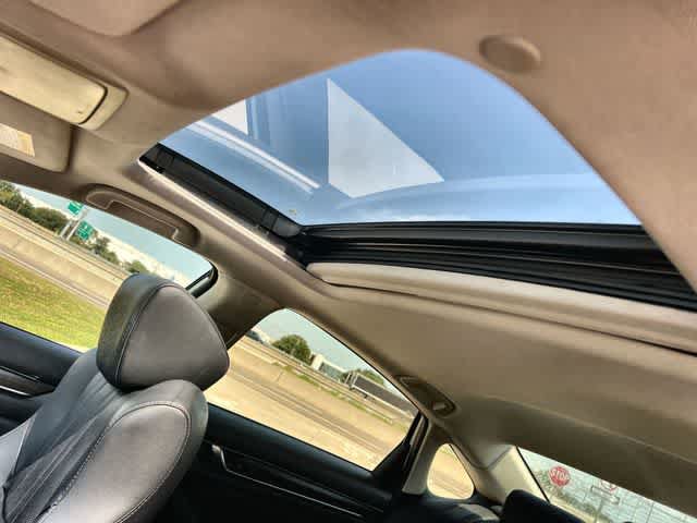 Used 2018 Honda Accord Touring image 32
