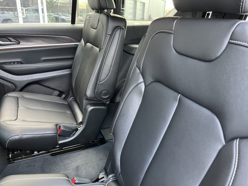 New 2025 Jeep Grand Cherokee L Limited image 37