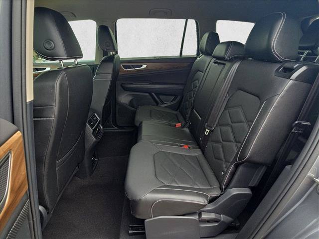 Used 2025 Volkswagen Atlas SE FWD image 18