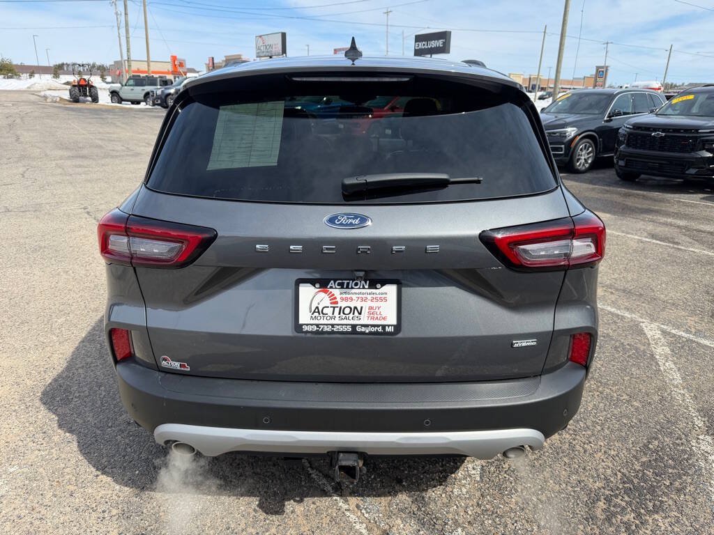Used 2024 Ford Escape SE w/ Class II Trailer Tow Package FWD image 4