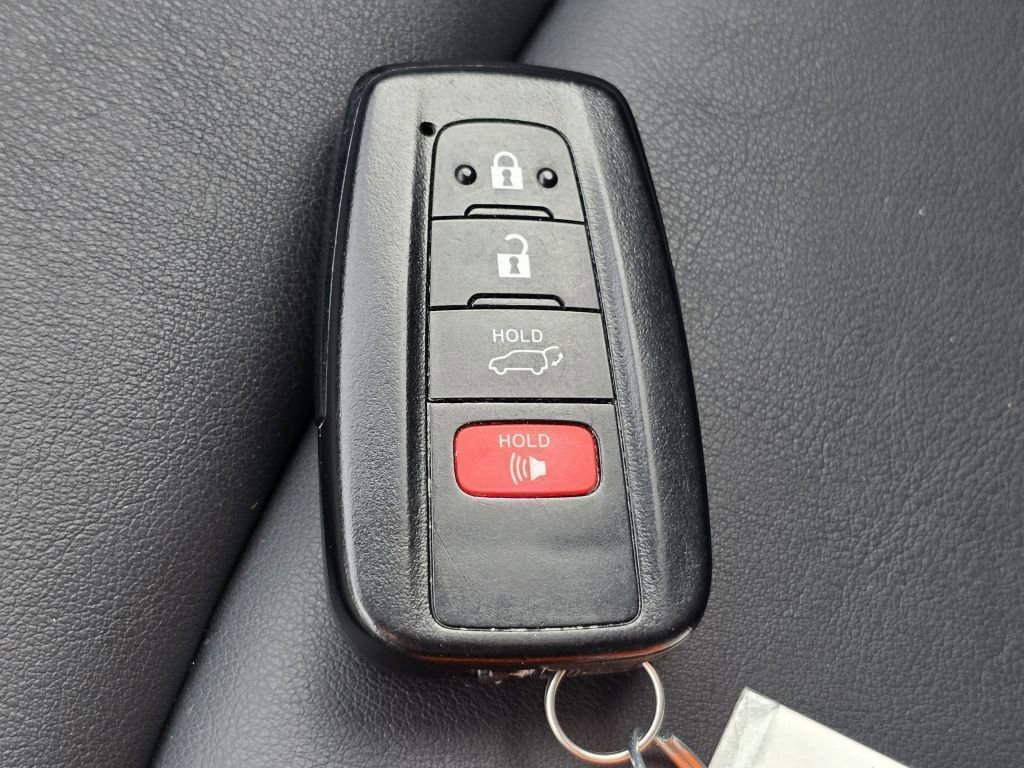 Used 2022 Toyota RAV4 XLE Premium AWD/4WD image 35