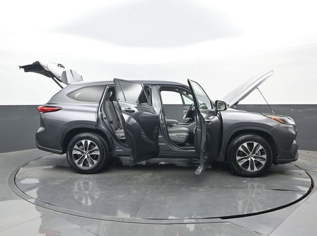 Used 2022 Toyota Highlander XLE image 33