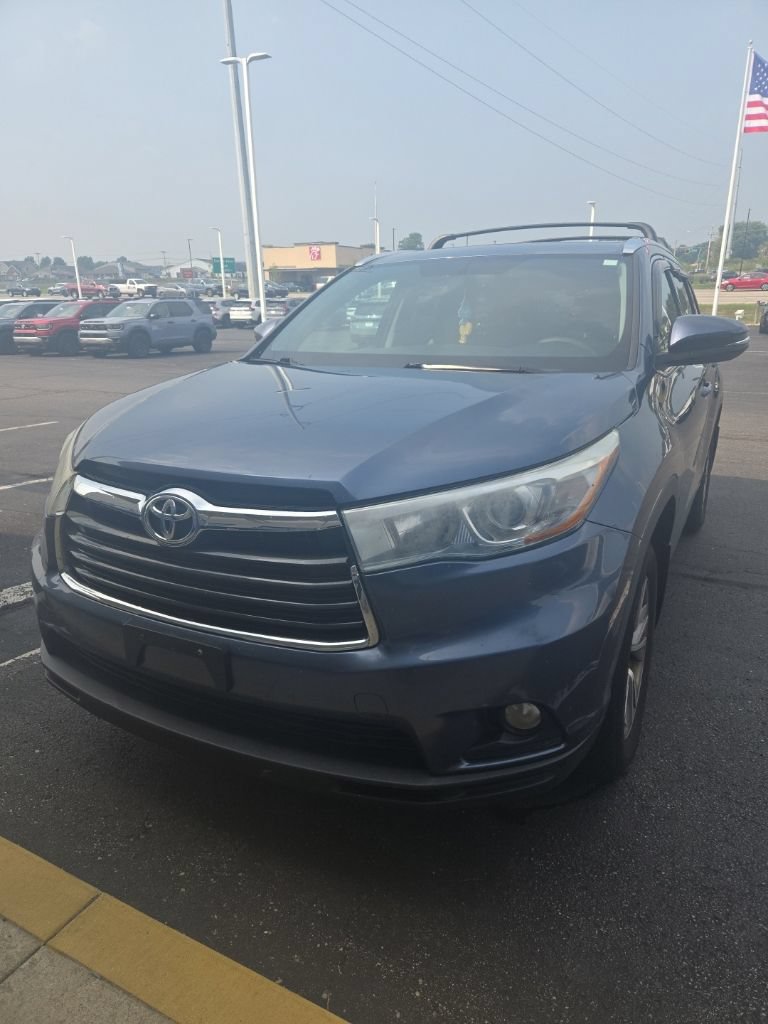 Used 2015 Toyota Highlander XLE AWD/4WD image 1