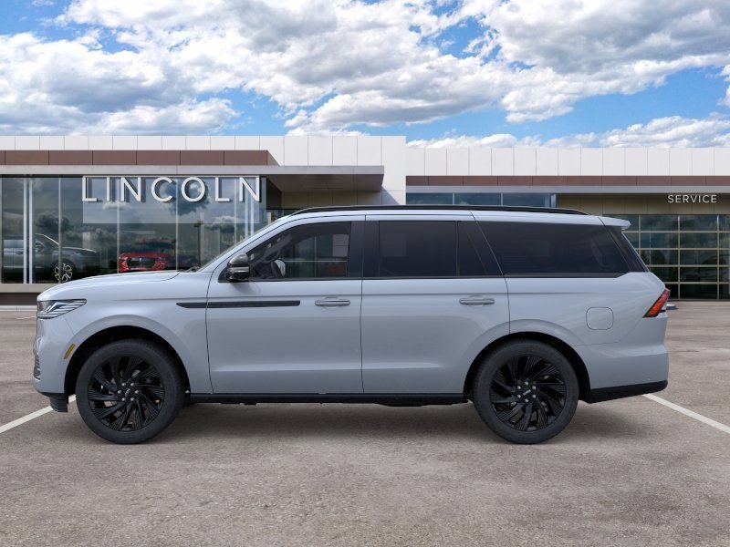 New 2026 Lincoln Navigator Reserve w/ Jet Appearance Package AWD/4WD image 3