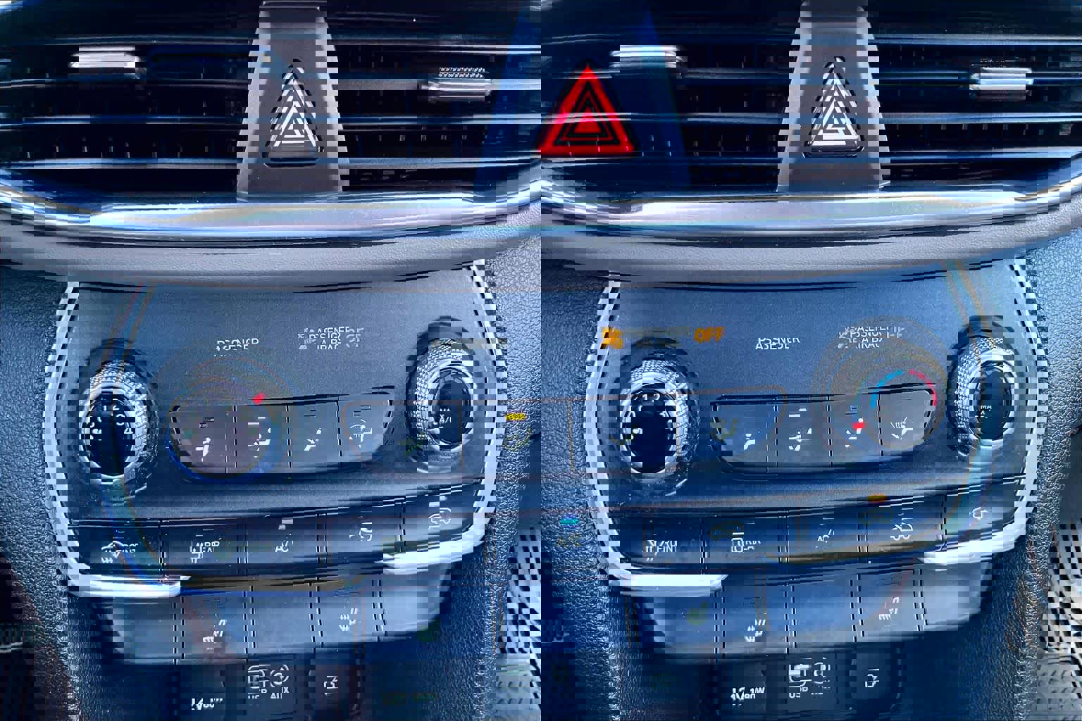 Used 2019 Hyundai Santa Fe SEL FWD image 32